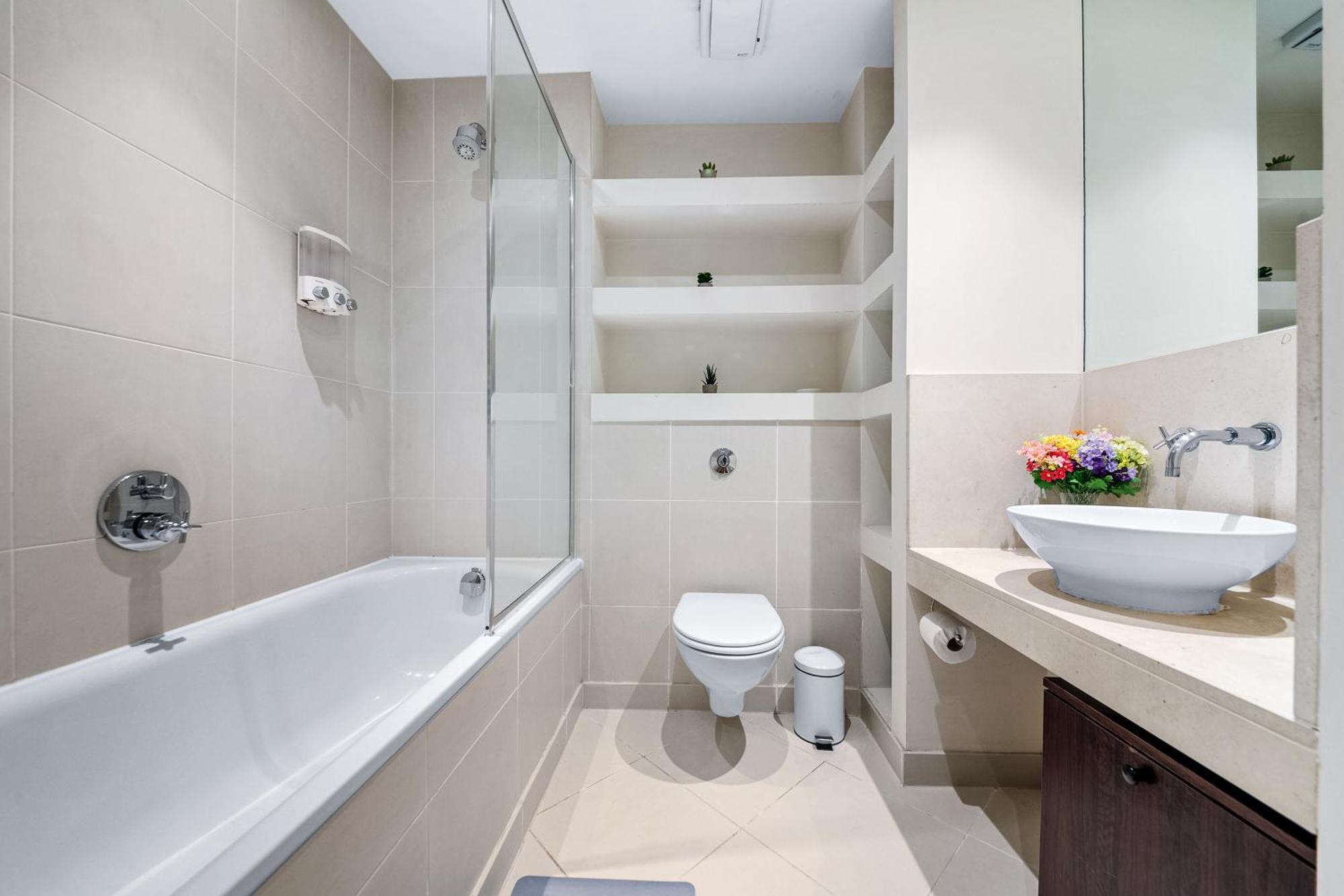 Londwell, Canary Wharf Boutique Balcony * Londen
