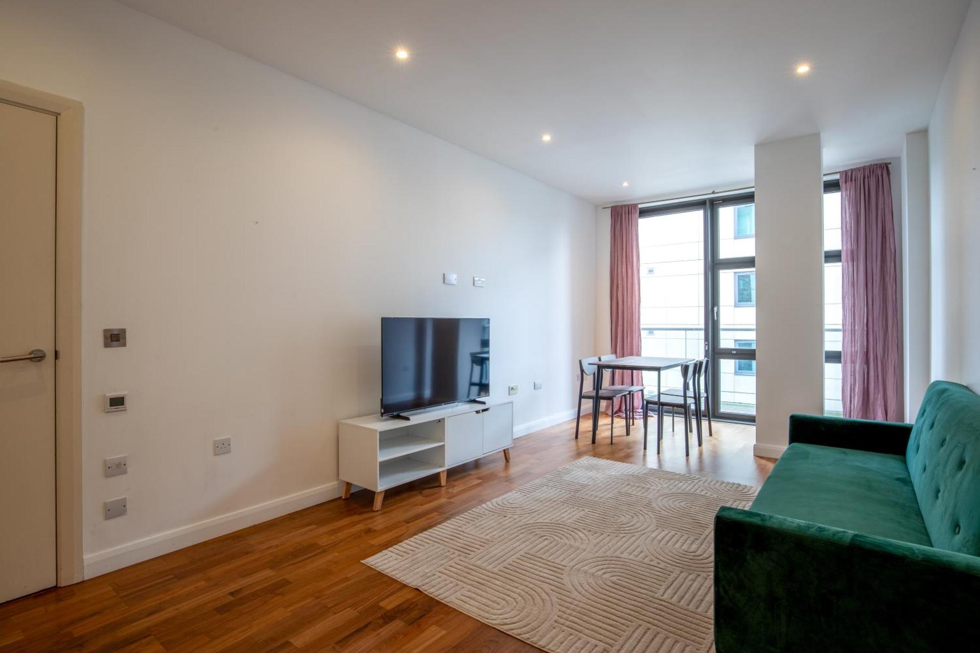 Londwell, Canary Wharf Boutique Balcony Appartement