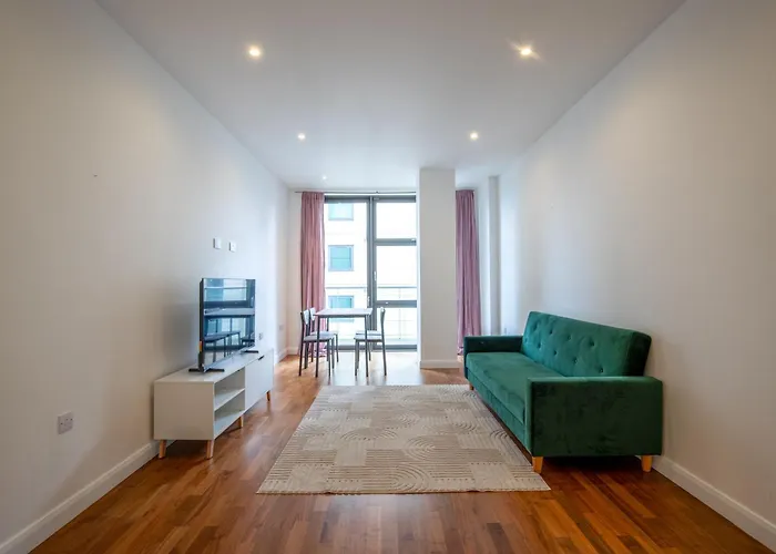 Londwell, Canary Wharf Boutique Balcony Apartment
