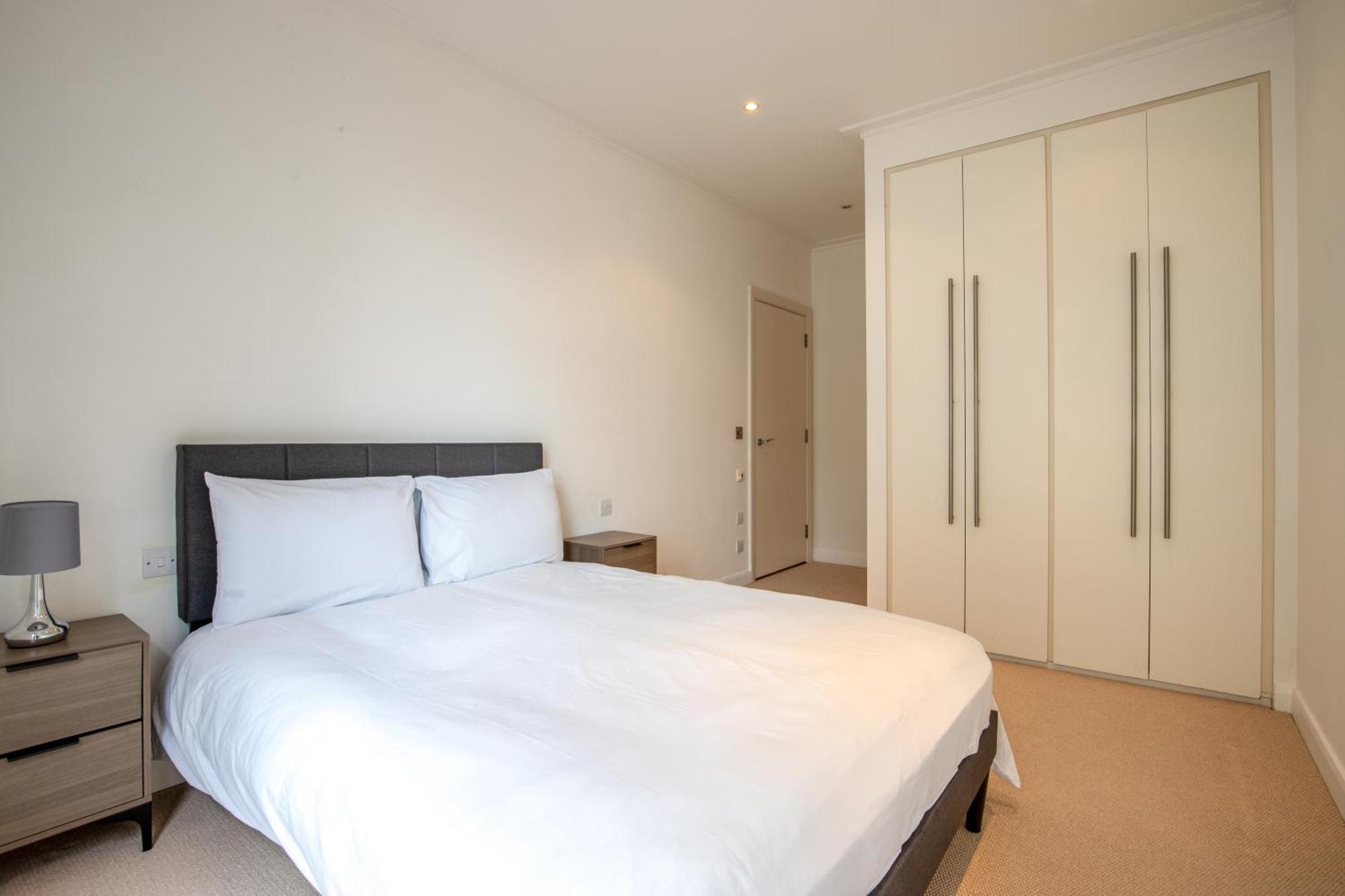 Londwell, Canary Wharf Boutique Balcony Apartment London