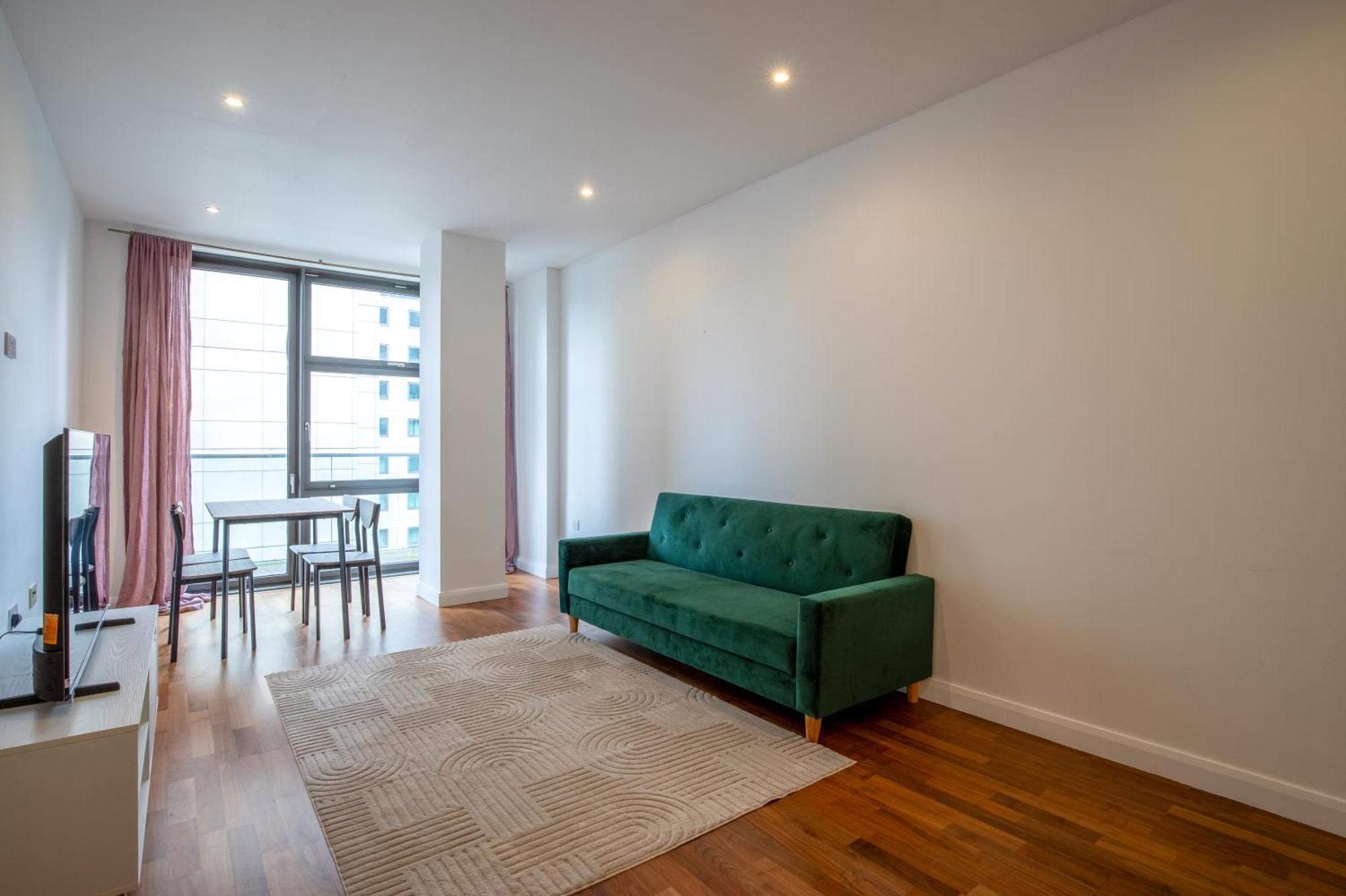 Londwell, Canary Wharf Boutique Balcony Apartment London