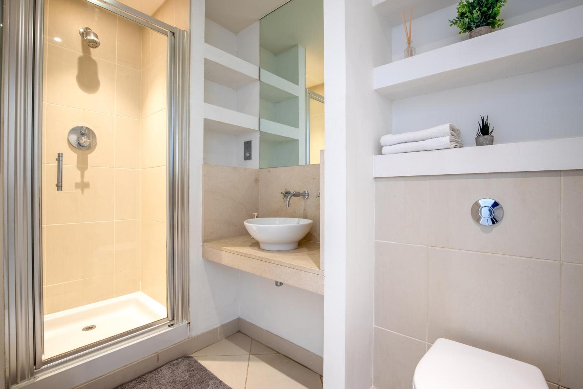 Apartment Londwell, Canary Wharf Boutique Balcony London